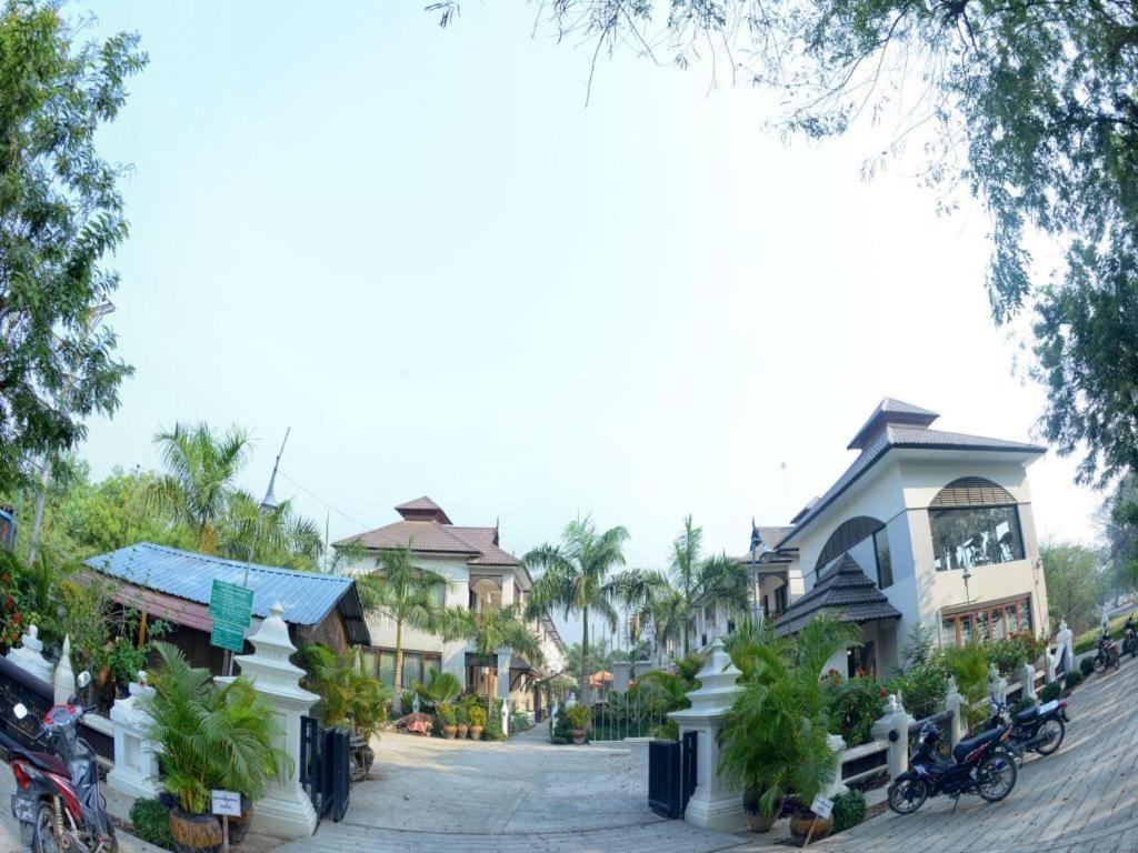 Shwe Taung Tan Hotel - Lake View Monywa Eksteriør billede